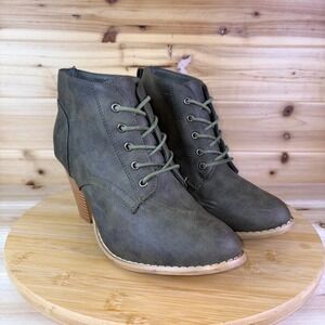 Rue 21 Etc Boots Womens L 8/9 Green Faux Leather Lace Up Heeled Ankle Booties